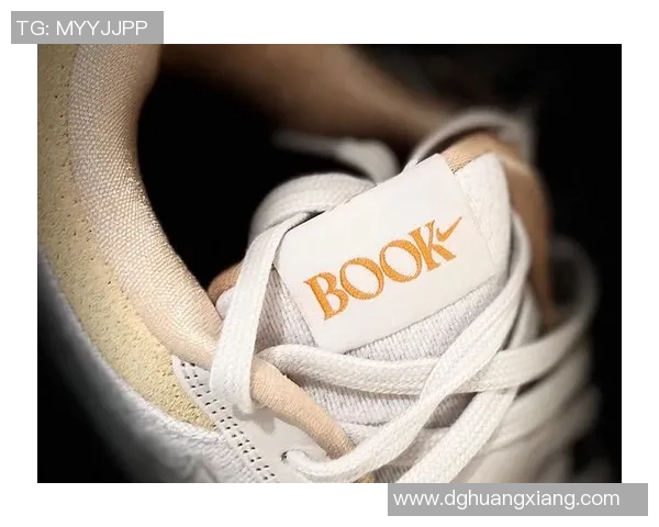 足球明星们的Nike头带时尚潮流解析与运动表现提升探讨